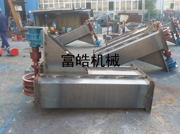 環(huán)鏈提升機適用于粉狀、顆粒狀物料